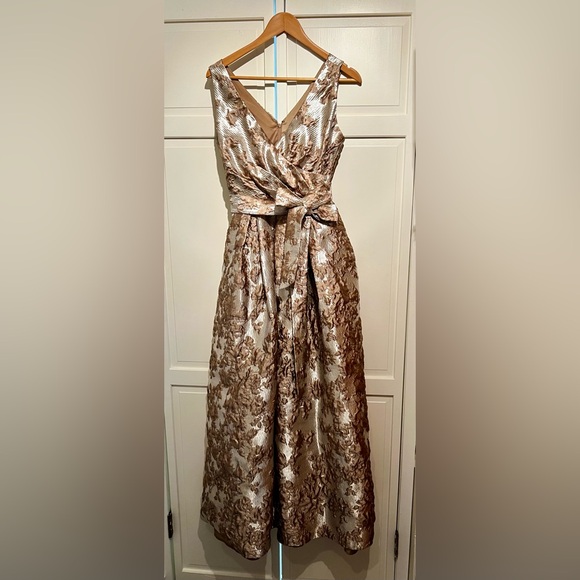 Donna Karan New York metallic brocade sleeveless wrap effect ball gown size 2 - Picture 3 of 8